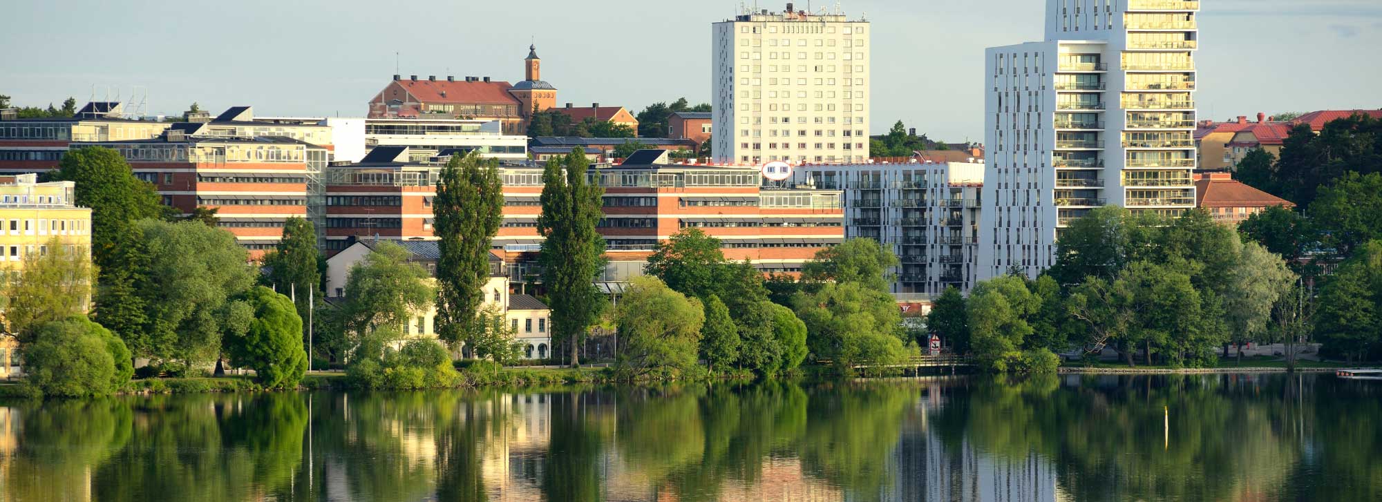 Stad i kvällssol